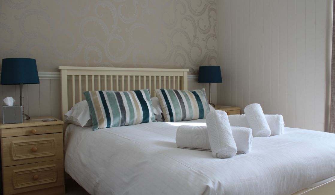 double bed - Camelot B&B